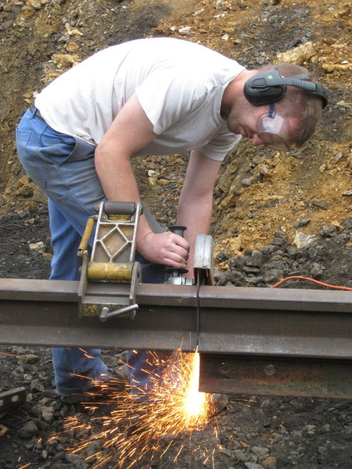 2014 04 25 SCELLEMENT DES RAILS SUR FOSSE_015_39_1.JPG