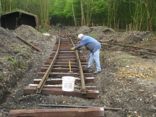 2014 04 25 SCELLEMENT DES RAILS SUR FOSSE_004_28_1.JPG