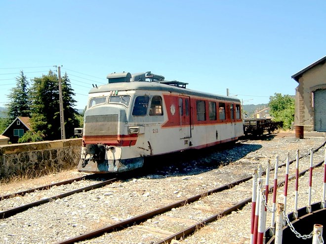Billard 212 à Digne (attente de remise en état).JPG