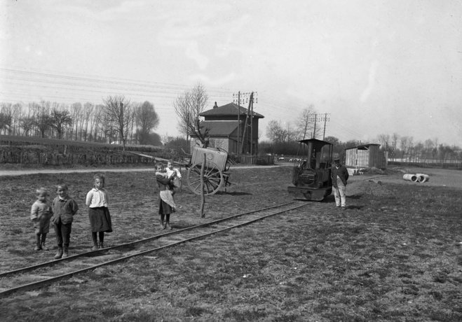 DB  petite loco tonne a eau enfants 3.jpg