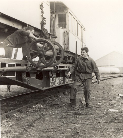 AMTP déchargement essieu Valenciennes 25.2.67.jpg