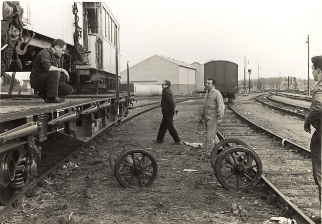 AMTP déchargement essieux Valenciennes 25.2.67.jpg