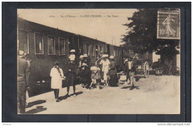 17 - Charente Maritime Oléron, St Pierre la gare train.jpg