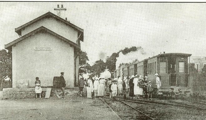 Gros plan gare de Saint Denis.jpg