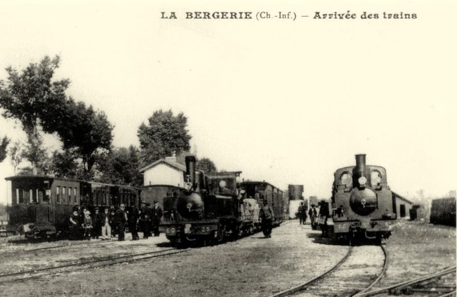 17 - LA BERGERIE (Ch.-Inf.) - Arrivée des trains des Economiques des Charentes.jpg