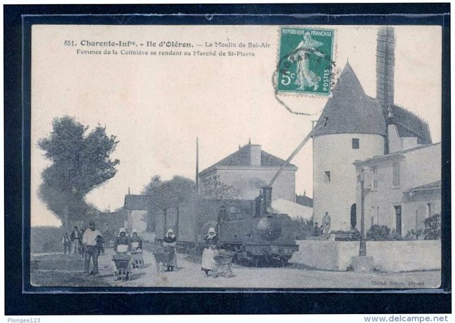 17 - ILE D OLERON  Le moulin de bel air, femmes de la cotinière.jpg