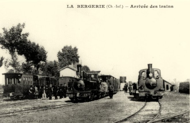 17 - LA BERGERIE (Ch.-Inf.) - Arrivée des trains des Economiques des Charentes.jpg