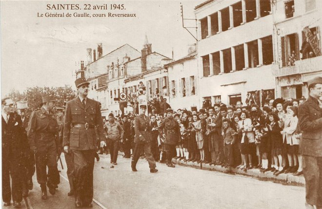 T081 Le Général de Gaulle cours Reverseaux.JPG