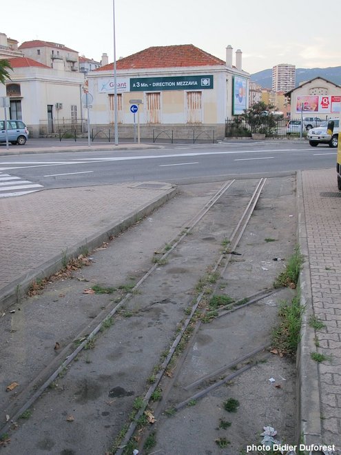 Voie port Ajaccio.jpg
