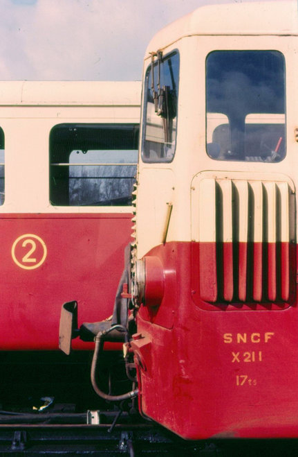 Dépôt ROMORANTIN - Verney X 211 devant De Dion OC 2 Mars 1981- Deludin (2).jpg