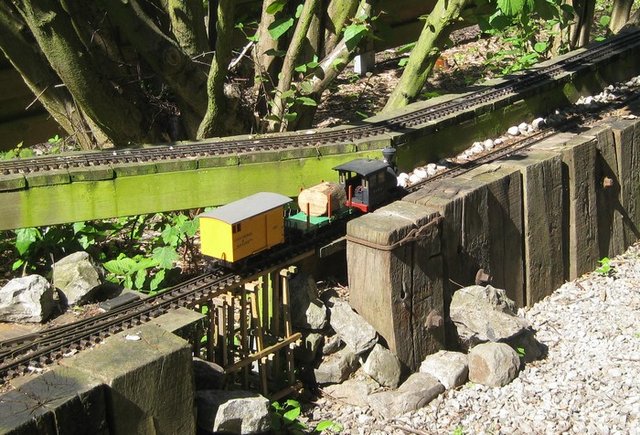train simon 1.jpg