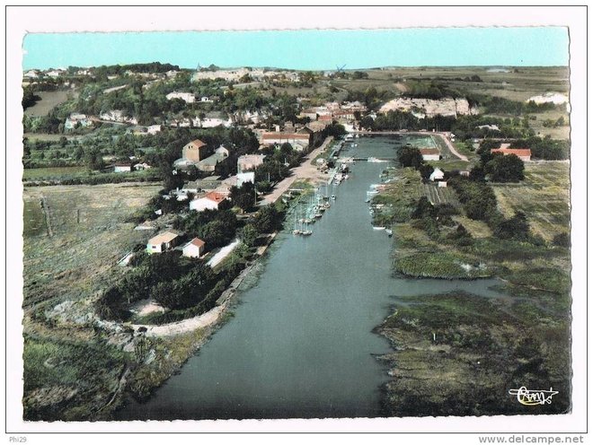 Mortagne sur gironde vue generale aérinne le port.jpg