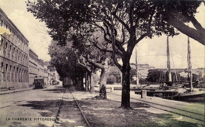 Mortagne sur Gironde Rue du Port et Minoteries.jpg
