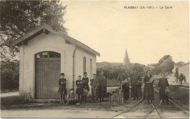42 - M002 Plassay la gare + gens.jpg