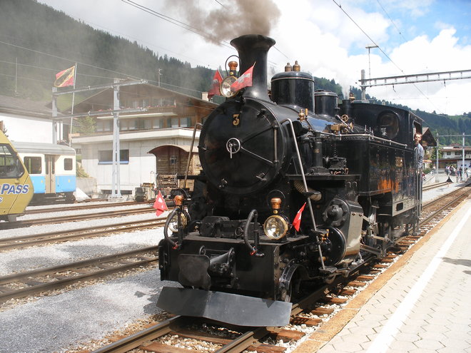 Gros plan avant sur la locomotive à vapeur BFD N°3 en gare de Zweisimmen.JPG