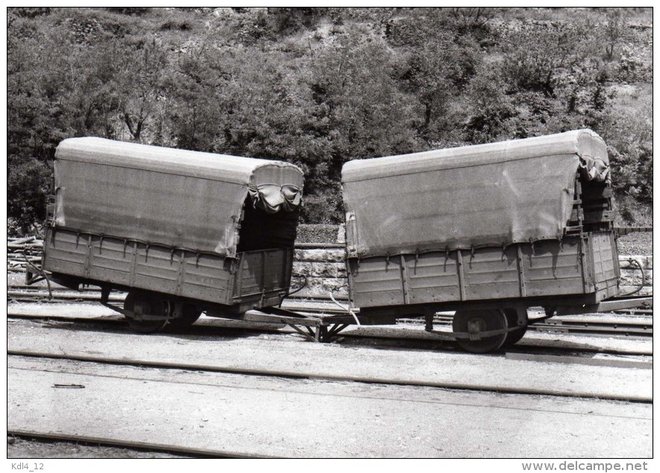 BVA 661-10 - Remorque messageries pour autorail en gare - FLORAC (48) - CFD Lozère -.jpg