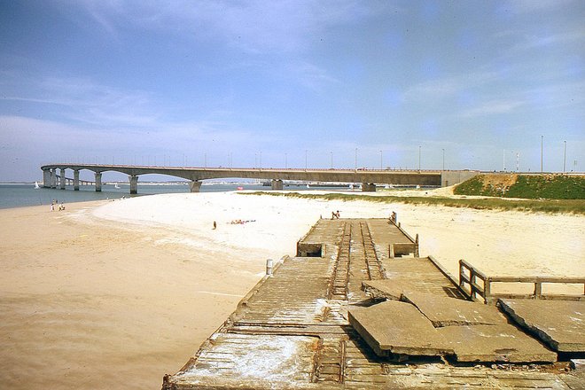Sablanceaux, restes de l'ancienne estacade (juil. 1988) 3.jpg