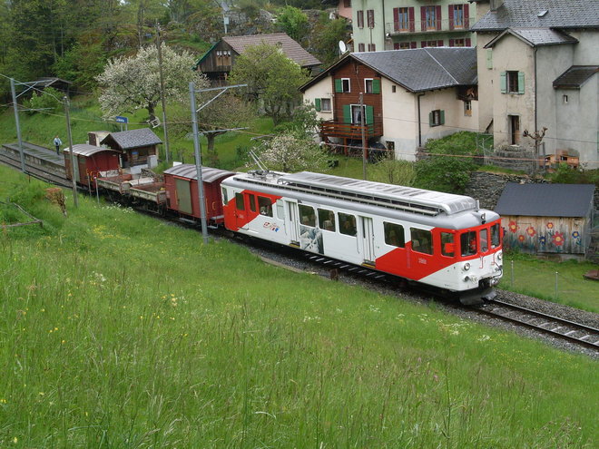 Train spécial MV en halte de La Medettaz.JPG