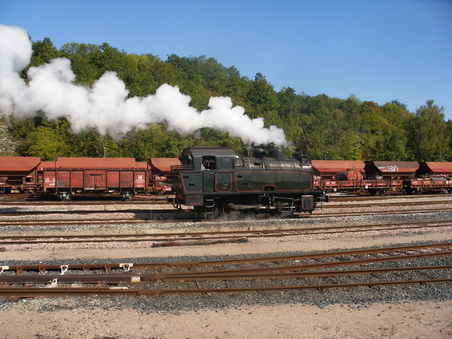 La 030 T 8157 en évolution sur les voies du faisceau AJECTA ..JPG