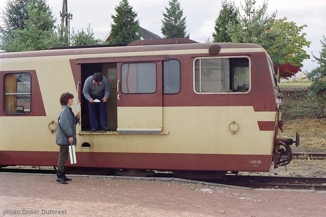 Autorail_Verney_X_211_14_oct_1989.jpg