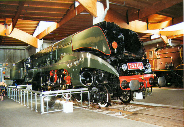 800px-232-U1-SNCF.jpg