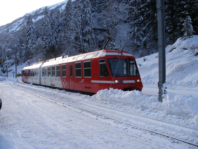 Rame d'interconnexion en gare du Chatelard-frontière enneigée.JPG