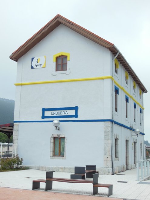 FEVE Unquera 006.jpg