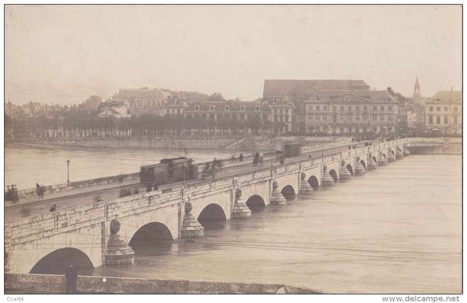TOURS - LE PONT WILSON ET TRAMWAY UN JOUR DE CRUE.jpg
