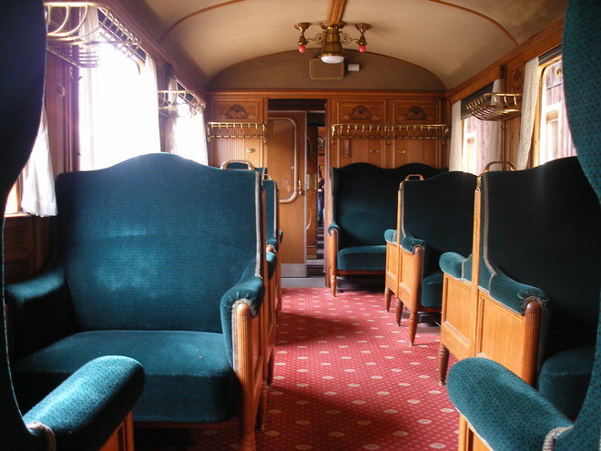 Intérieur du salon de 1e classe du train du chocolat.JPG