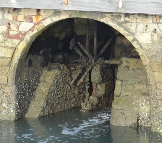 Roue moulin à marée.jpg