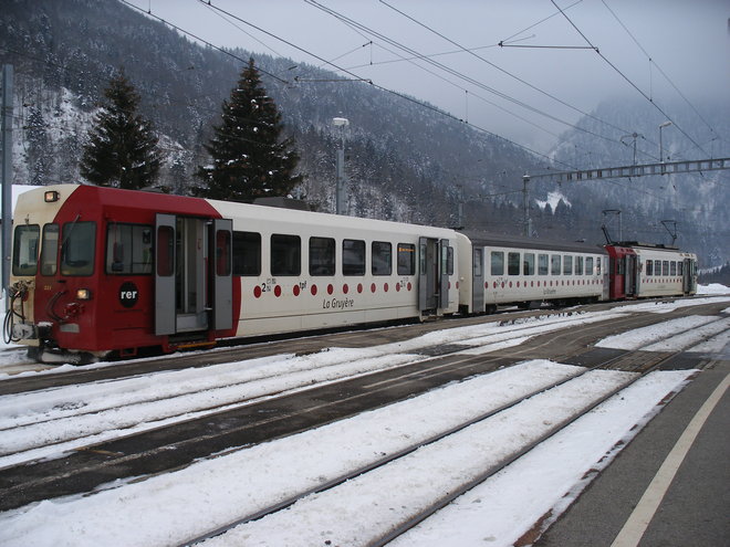 Train des TPF GFM en gare de Montbovon.JPG