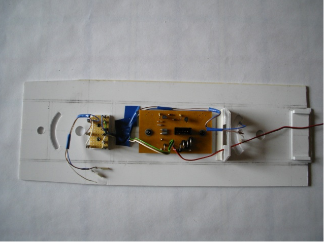 Chassis poutre de liaison avec électronique.png