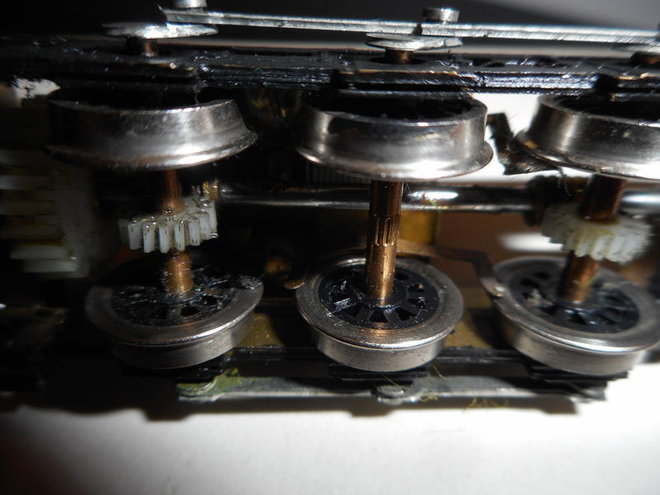 dessous chassis 702.jpg