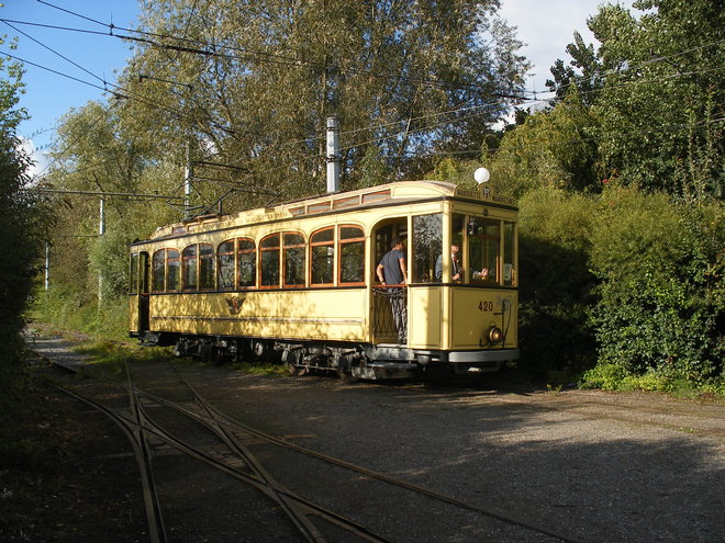 Fin de journée pour le tram N°420.JPG