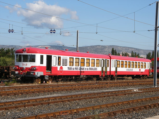 Caravelle X 4573 du TPCF sur le faisceau marchandises de la gare de Rivesaltes.JPG