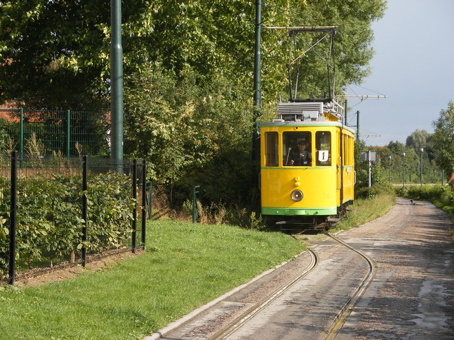 Gare à la contre-courbe pour le tram N°74 !.JPG