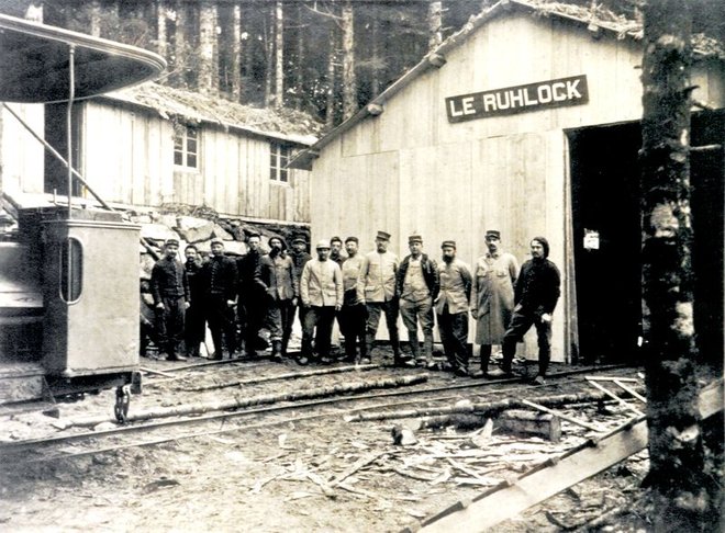 motrice du Touquet à la gare du Ruhlock coll. P Durand.jpg