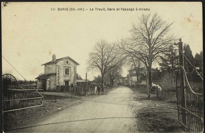 16 - Burie Passage a Niveau.JPG