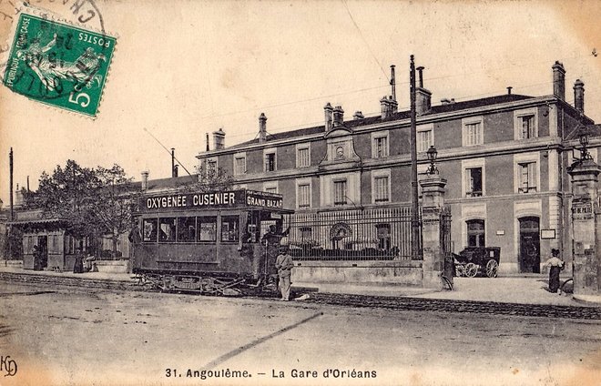 Angouleme Tram 21.jpg