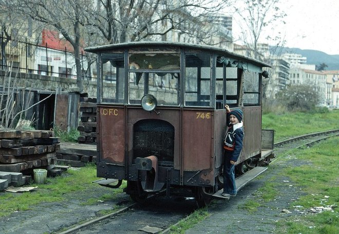 1976-04-207_1.jpg
