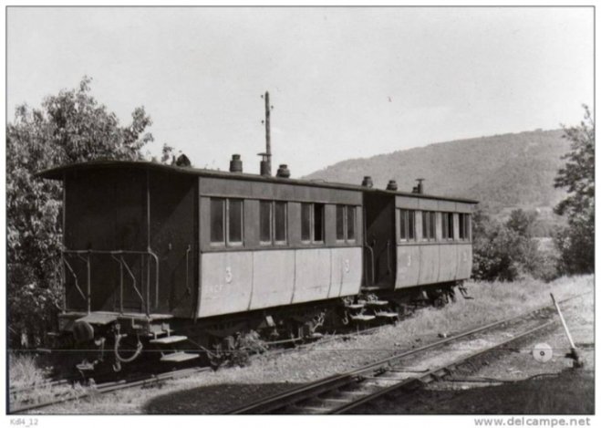 19 - Voitures de 3éme classe en gare - ARGENTAT  - POC.jpg