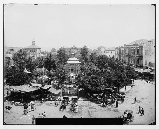 26 - Beyrouth Place des Canons 1898.jpg
