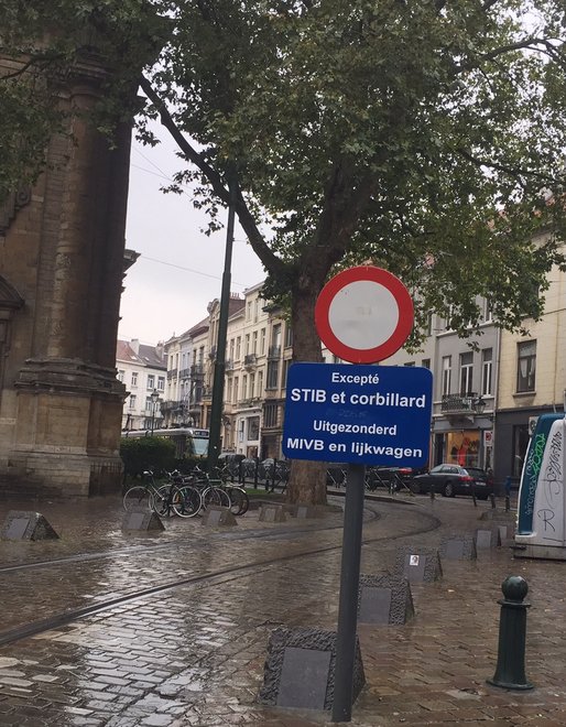 tram et corbillard.jpg