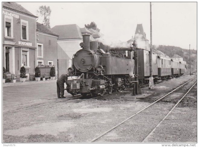 Luxembourg Mallet faisant de l'eau à junglinster train pour echternach 8-8-1953.jpg