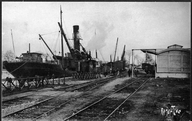 16 - Marans Le Port.JPG