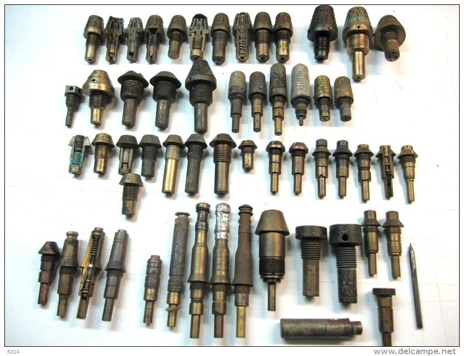 Collection de fusées d'obus français.jpg