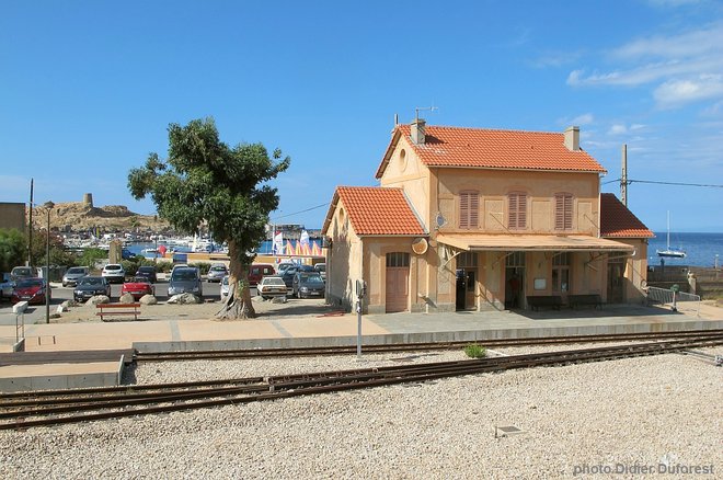 L.Ile-Rousse_gare_juillet_2015-b.jpg