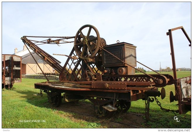 36 - LIGNE DU BLANC-ARGENT-Gare d´ARGY Grue.jpg