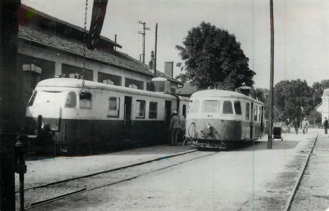 89 - Ligne Laroche-Migennes (chemins de fer de l´Yonne) - Autorail Billards.jpg