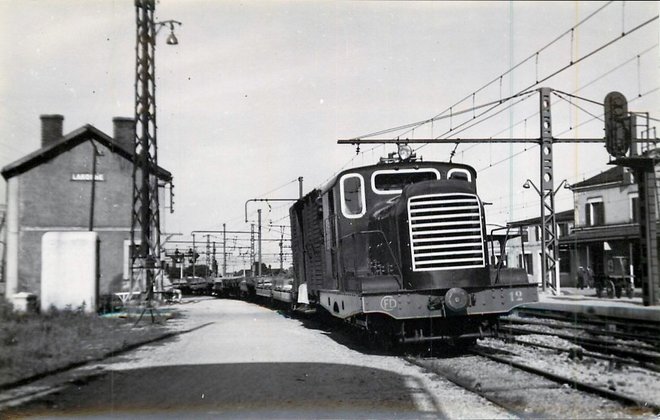 89 - LAROCHE (chemins de fer de l´Yonne) - Départ d'un train de marchandise.jpg